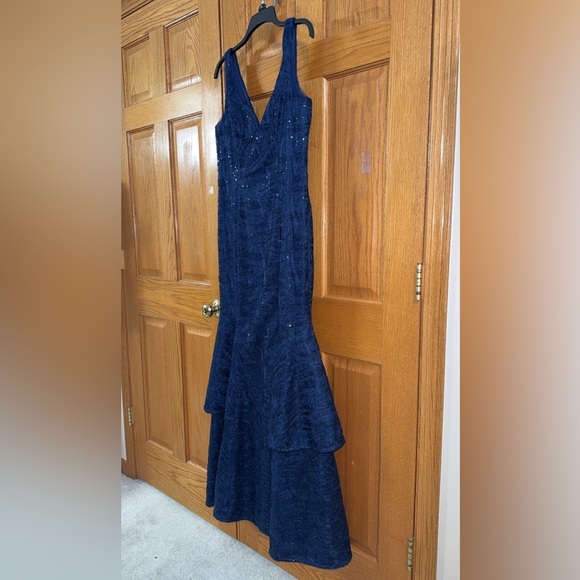 Aidan Mattox Formal Dress Size 8 Navy Blue Allover Sequins Ruffled AUTHENTIC - Picture 1 of 9